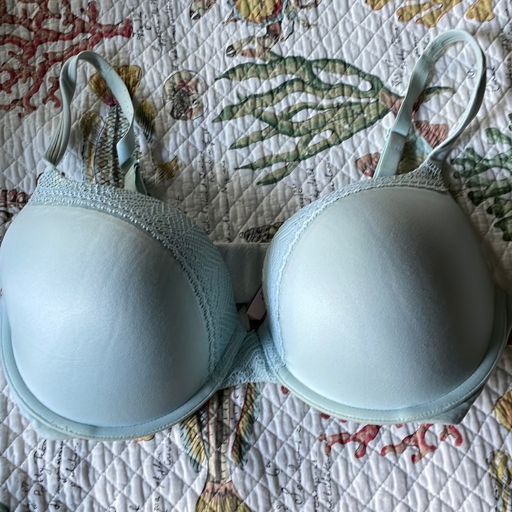 Victoria Secret 36DD Body by Victoria perfect shape bra
